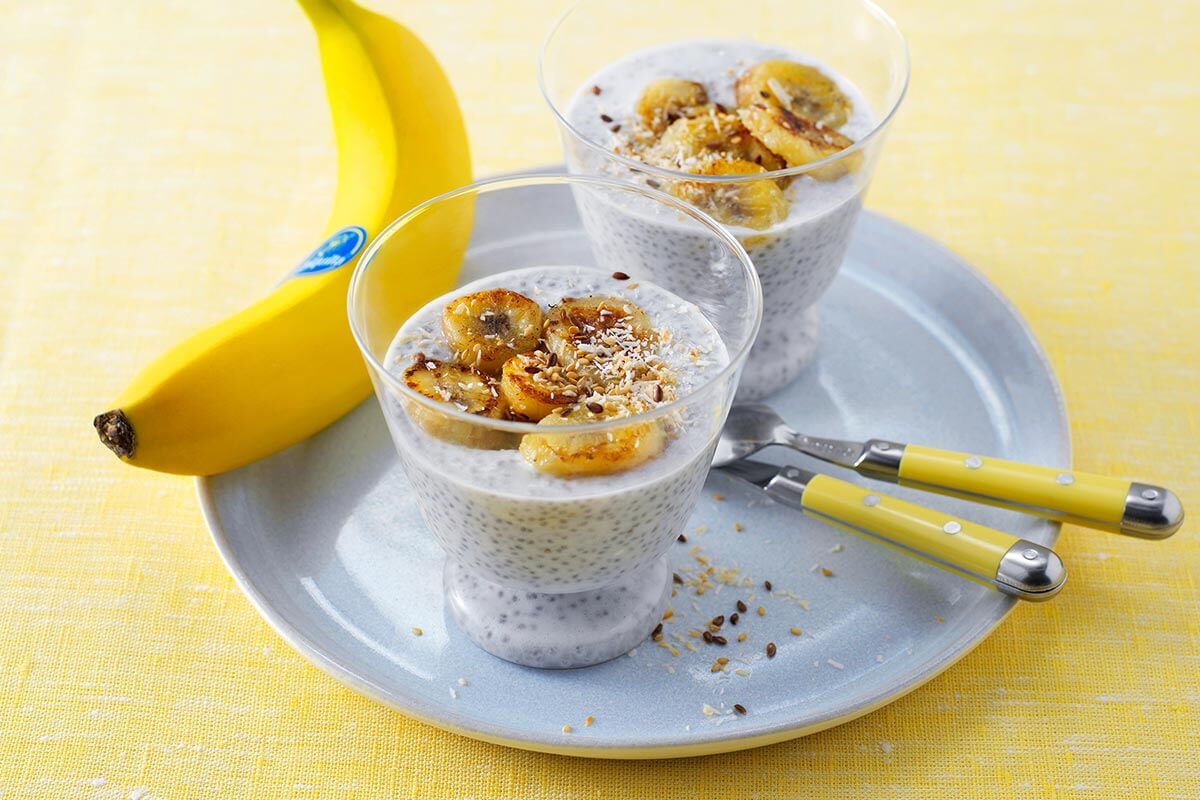 Chia pudding with baked bananas and coconut