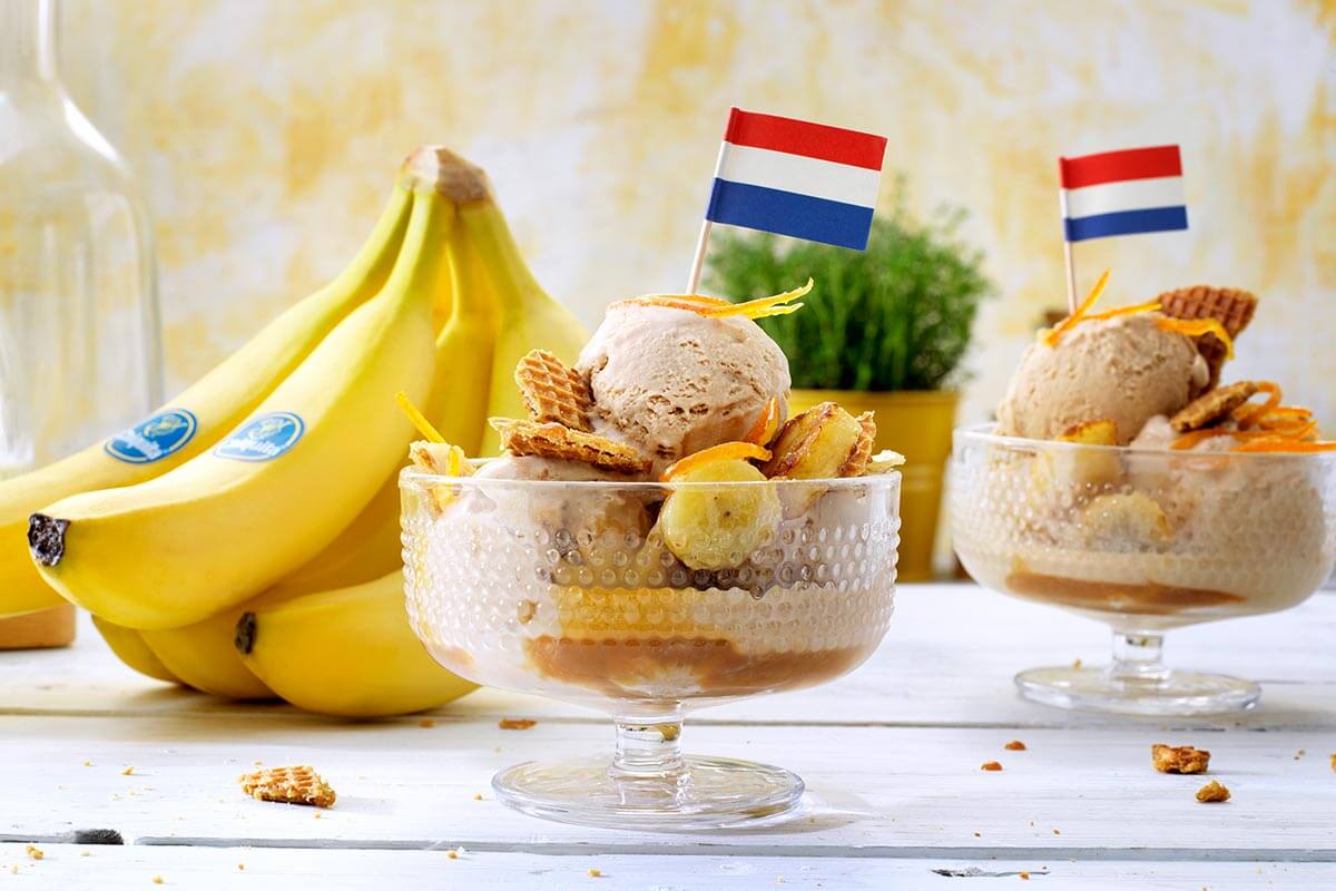Cinnamon icecream with Chiquita banana and crunchy Dutch stroopwafel