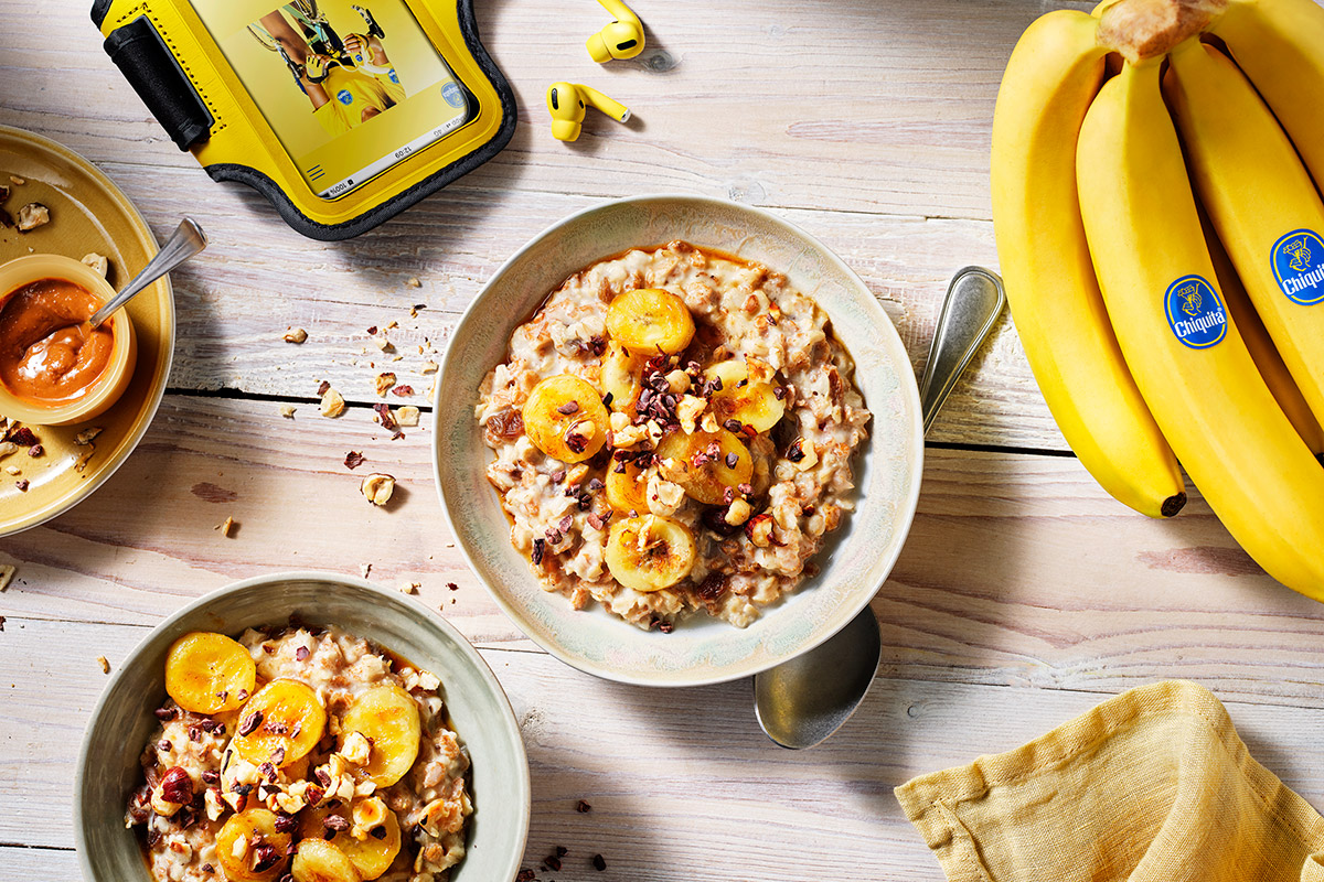 Warm porridge with baked banana, cacao nibs and hazelnut