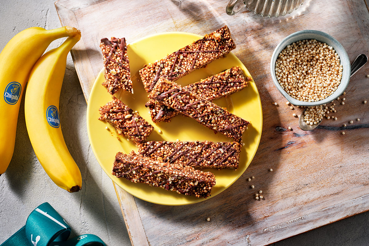 Energy bars with puffed-quinoa, peanut butter and banana